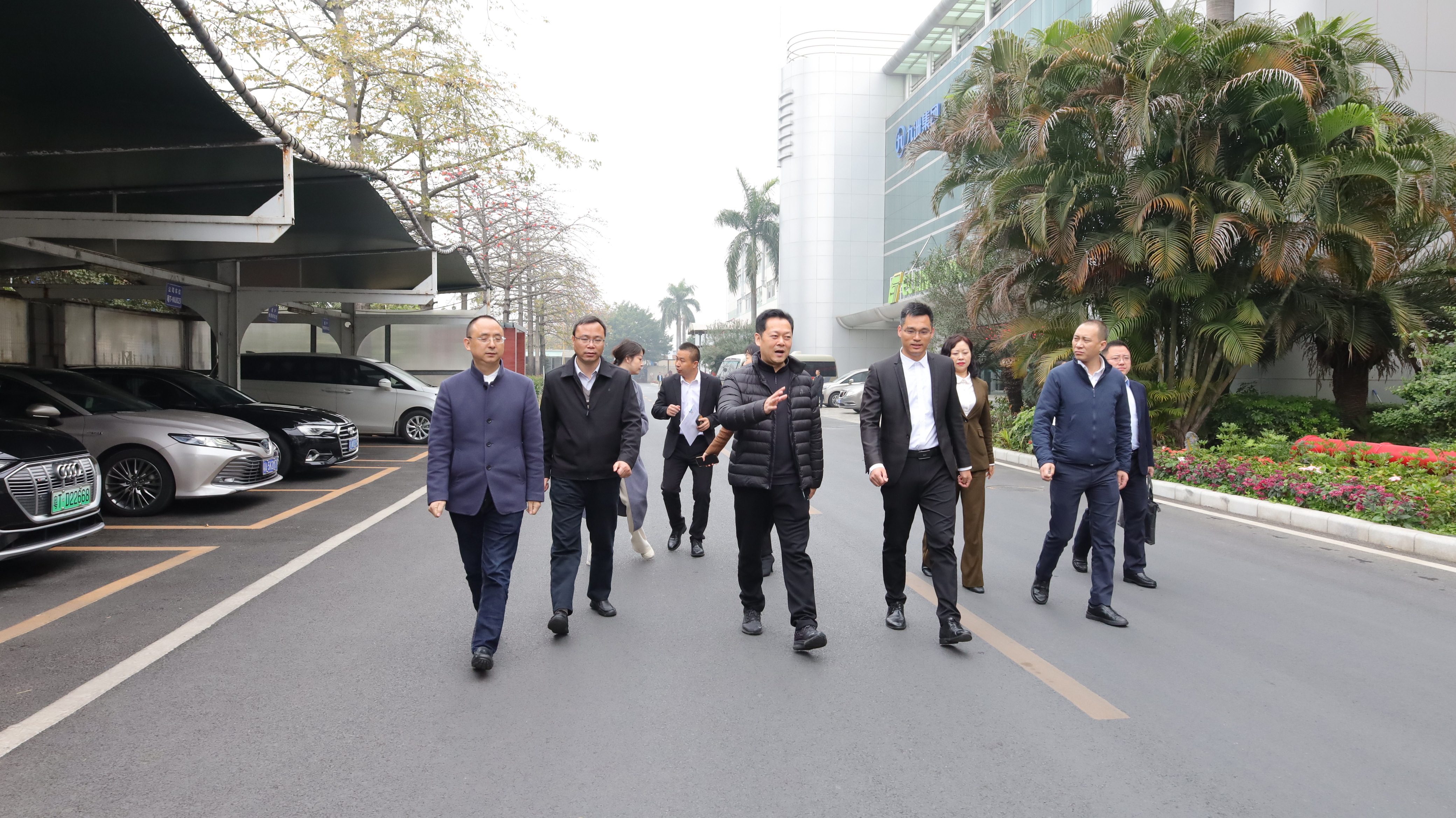 绵阳市副市长一行莅临2138cn太阳集团古天乐电子考察调研 